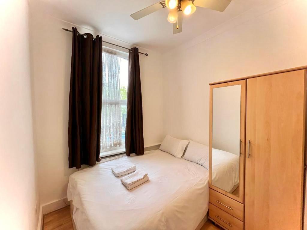 Stepney Green Holiday Apartment ลอนดอน ภายนอก รูปภาพ